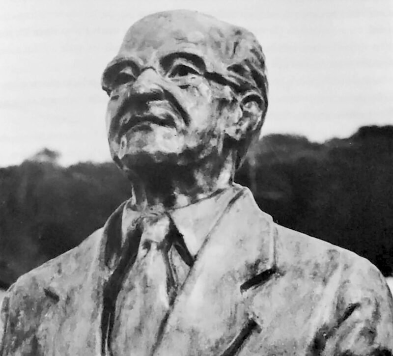 Busto de João Lopes Soares, na Abadia