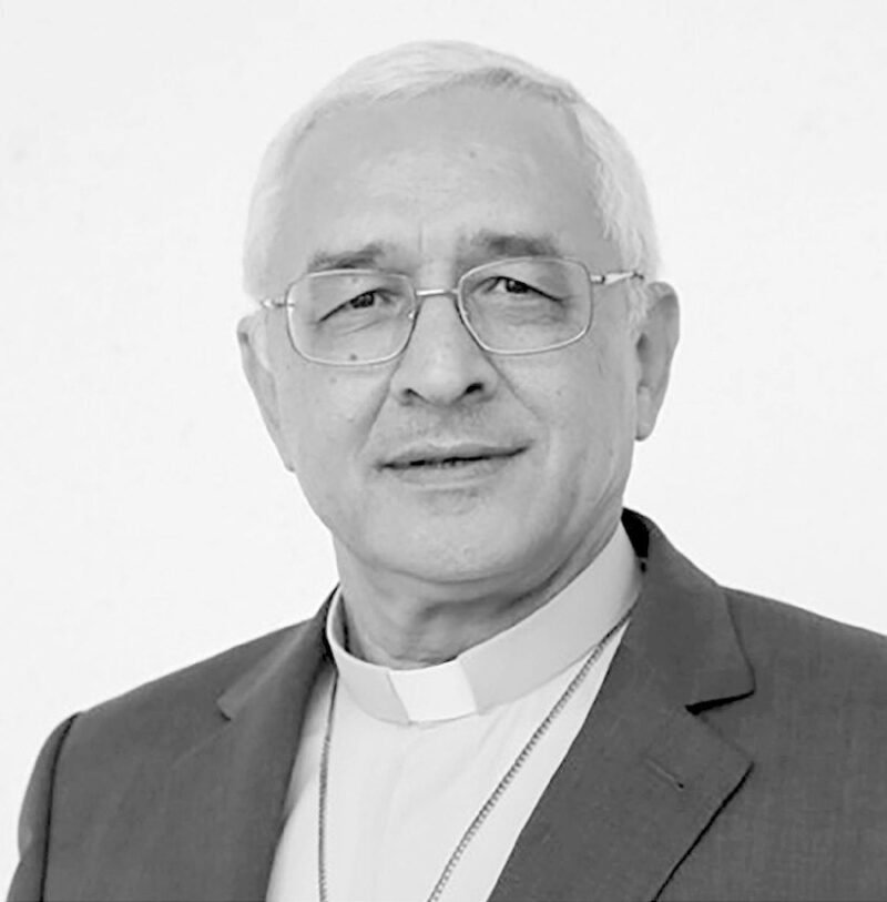 Novo Bispo tem 74 anos