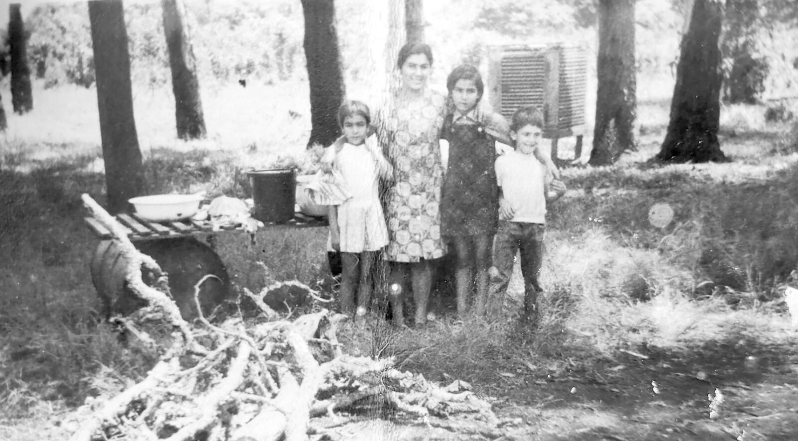 Olinda Ferreira com as filhas, Angola