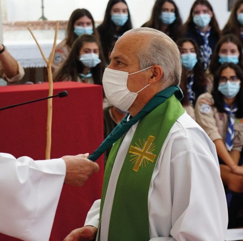 Manuel Silva recebe lenço de Dirigente dos Escuteiros
