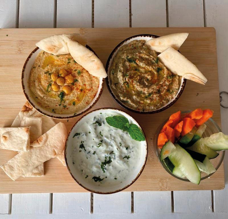 Trio de molhos: Hummus, Babaganoush e Tzatziki